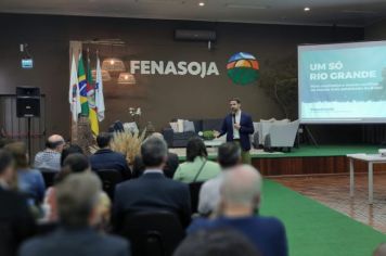 EDUARDO LEITE ABRE CICLO DE PALESTRAS DA FENASOJA