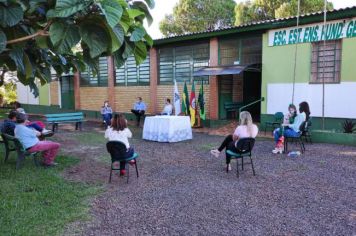 PREFEITO NA ESTRADA: EM VISITA A ESCOLA GENERAL OSÓRIO, ROSEMAR SALA OFICIALIZA MUNICIPALIZAÇÃO DO EDUCANDÁRIO