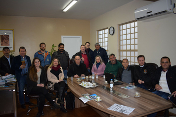 Prefeitos e representantes do Turismo da  Rota do Yucumã participaram de uma  Reunião Extraordinária em Tenente Portela