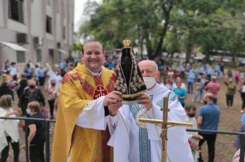 MISSAL CAMPAL HOMENAGEIA NOSSA SENHORA APARECIDA