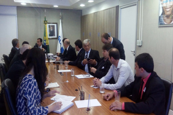 Comitiva de Prefeitos e vereadores vão a Brasília na busca de recursos  para Saúde
