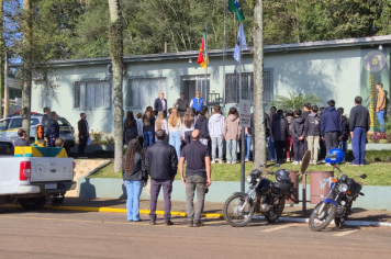 TENENTE PORTELA RECEBE O FOGO SIMBÓLICO DA PÁTRIA NA SEDE DA BRIGADA MILITAR