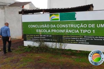 PREFEITO NA ESTRADA: SALA CONFERE DE PERTO OBRAS DA CRECHE PROINFÂNCIA