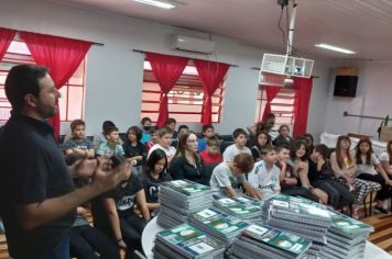 ESCOLA AYRTON SENNA RECEBE PALESTRA SOBRE EDUCAÇÃO SANITÁRIA