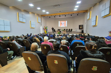 PREFEITURA ENTREGA INSUMOS E ORIENTAÇÕES TÉCNICAS A 89 PRODUTORES DE LEITE