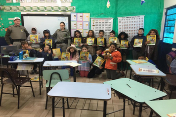 Estudantes da Escola Municipal Tenente Portela participam de programa em parceria com a Brigada Militar 