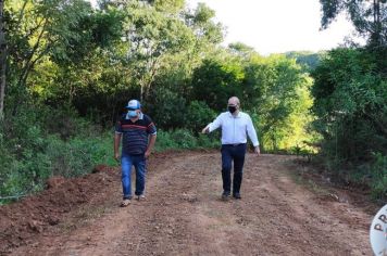 15º PREFEITO NA ESTRADA: ROSEMAR SALA ACOMPANHOU O TRABALHO DE RECUPERAÇÃO DAS ESTRADAS DE ALTO AZUL