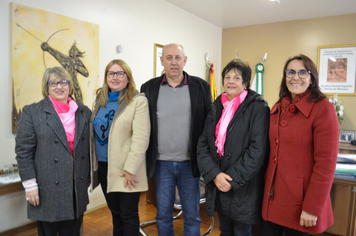 Prefeito  recebe em seu Gabinete a Liga Feminina de Combate ao Câncer 