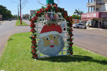 Praças e avenidas recebem enfeites de natal em  Tenente Portela