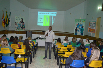 Professores municipais participam de palestra sobre cultura afro e indígena