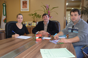 Assinados contratos da venda dos lotes do Distrito Industrial