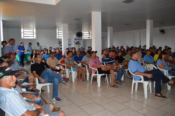 Tenente Portela realizou entrega de fertilizantes a produtores de leite