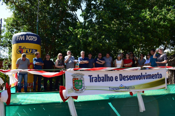 Governo Municipal realiza ato oficial de entrega de máquinas e veículos