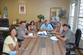Executivo debate retomada do Proerd e Patrulha Mirim com a Brigada Militar