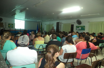 Escolas promovem palestra para pais de alunos