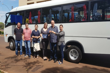 Micro-ônibus entregue ao município vem para suprir demanda na Saúde