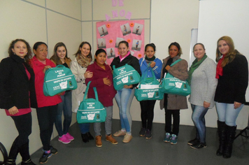 CRAS realiza entrega de Kit maternidade a Grupo de Gestantes