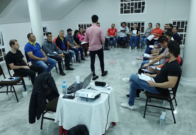 CENTRO CULTURAL SEDIA SIMULTANEAMENTE CURSO PARA EMPRESÁRIOS E PALESTRA PARA MEIS