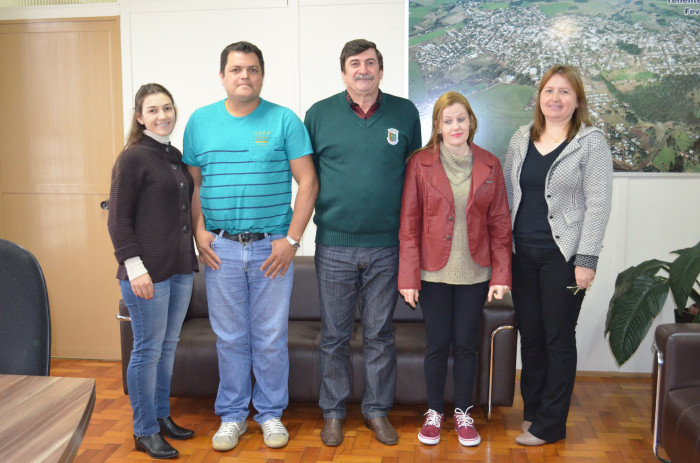 Prefeito Elido nomeia novos concursados