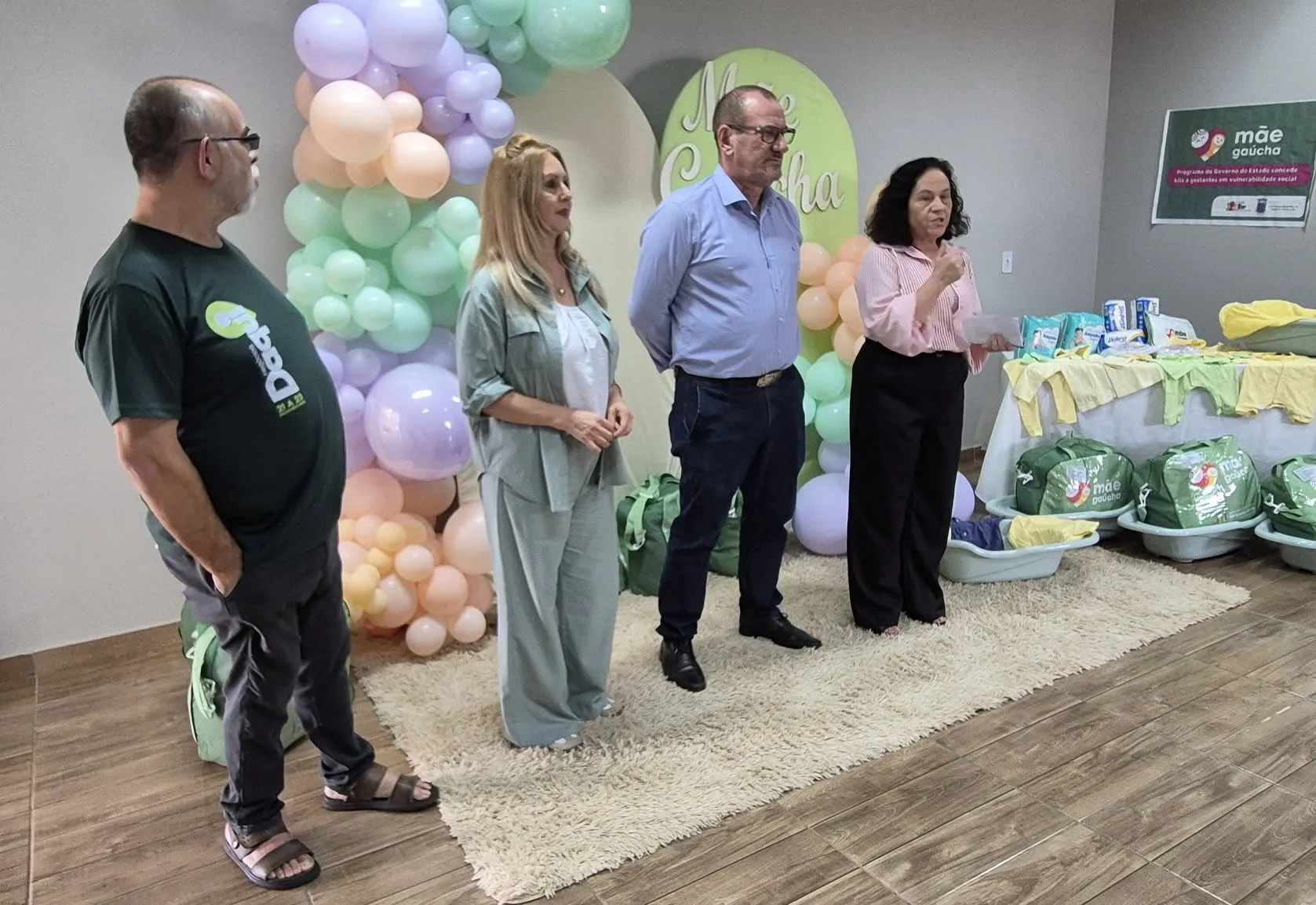 ENTREGA DE KITS DO PROGRAMA MÃE GAÚCHA BENEFICIA GESTANTES EM TENENTE PORTELA