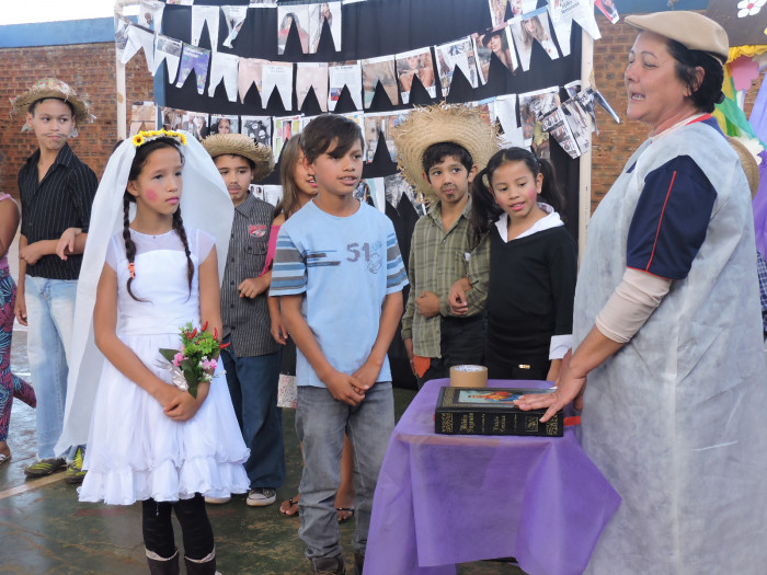 Escola Mun. Ten.Portela promoveu  Arraiá junino  