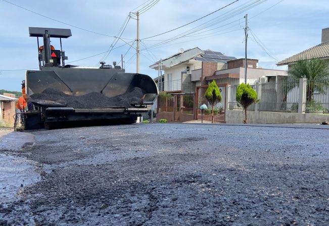 OBRAS ASFÁLTICAS: RECAPEMENTO E TAPA-BURACOS DE VIAS NO BAIRRO NOVO PORTELA