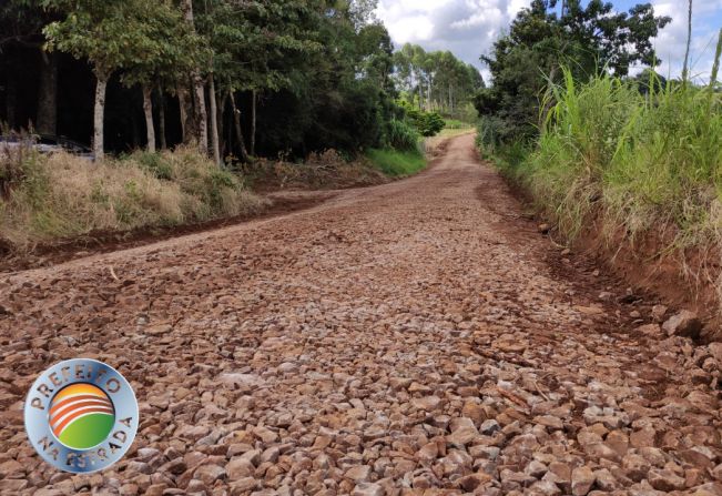 PREFEITO NA ESTRADA: SALA VAI AO INTERIOR E ACOMPANHA DE PERTO TRABALHO DE RECUPERAÇÃO DE ESTRADA