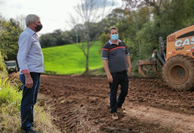 PREFEITO EM EXERCÍCIO VISTORIA OBRAS NA ESTRADA DE LAGOA BONITA