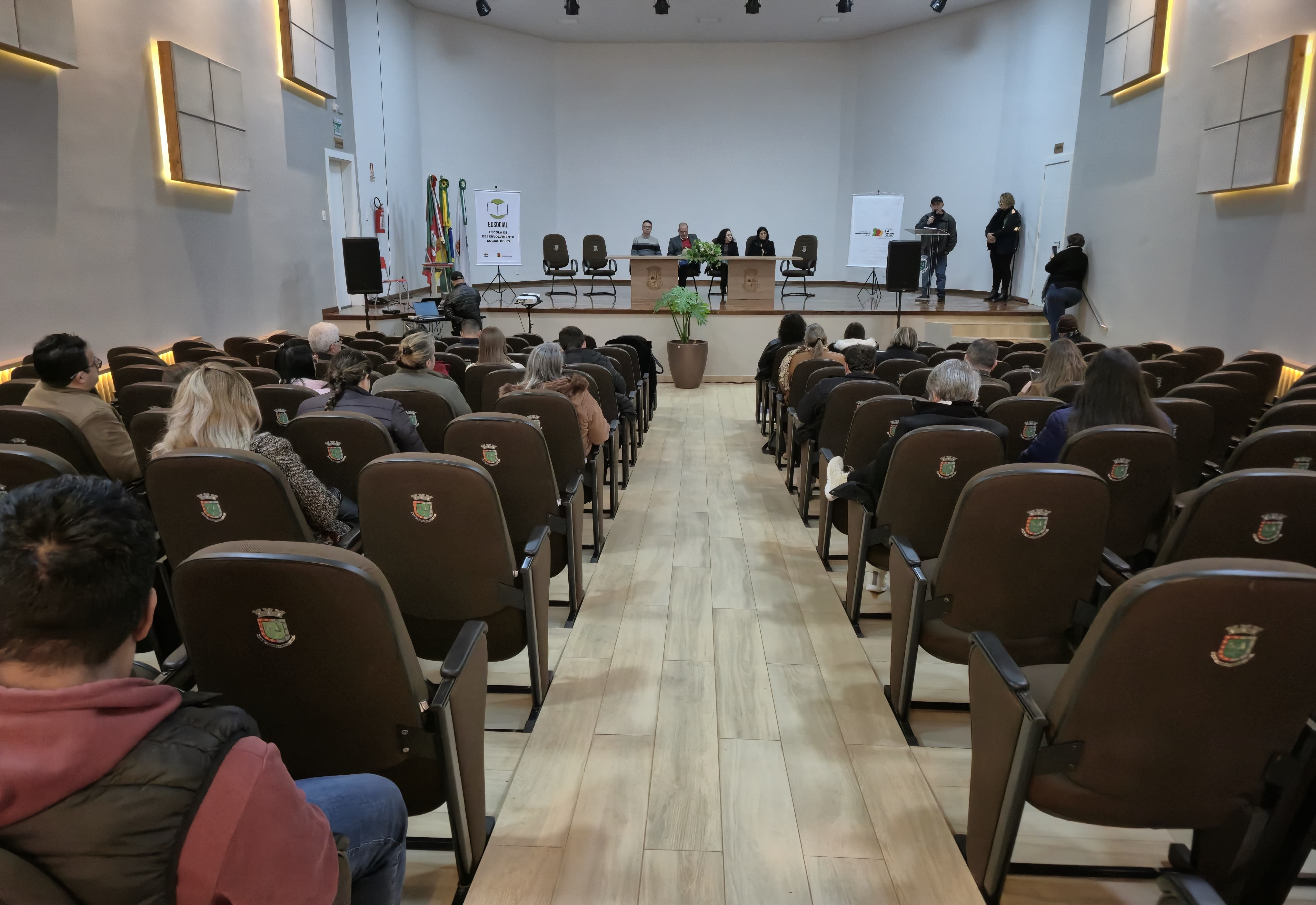 FORTALECIMENTO DO SUAS É TEMA DE SEMINÁRIO EM TENENTE PORTELA