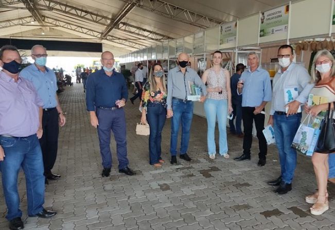 GESTORES PORTELENSES PRESTIGIAM ABERTURA DA EXPOAGRO COTRICAMPO