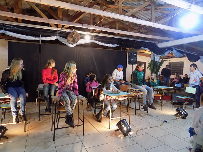 Escola Marcilio Dias do Alto Alegre realiza noite cultural