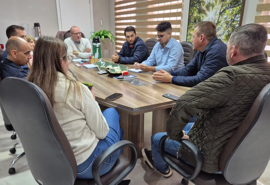 MUNICÍPIO E OPERADORAS DE INTERNET INICIAM FORÇA-TAREFA PARA ORGANIZAÇÃO DA FIAÇÃO URBANA