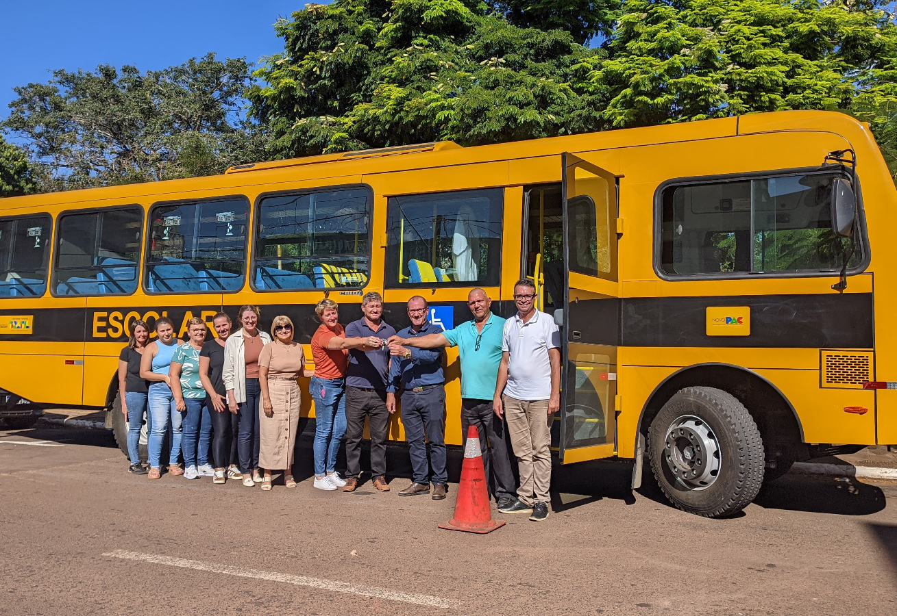 TENENTE PORTELA RECEBE NOVO ÔNIBUS ESCOLAR PARA REFORÇAR FROTA