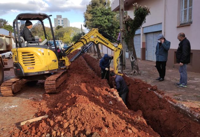 26º PREFEITO NA ESTRADA: SALA VISTORIA INÍCIO DAS OBRAS DE PAVIMENTAÇÃO DA RUA TAPUAIS