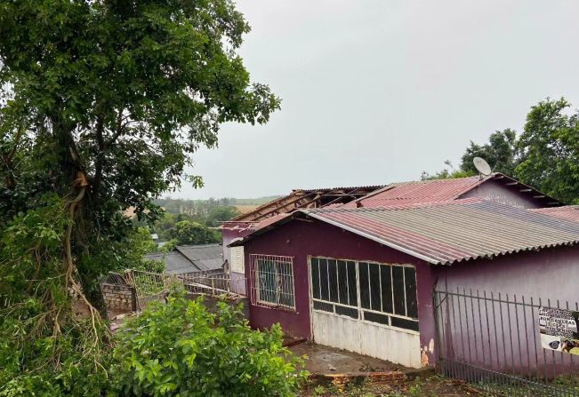 TEMPORAL ATINGE TENENTE PORTELA E DESTELHA MAIS DE 200 CASAS