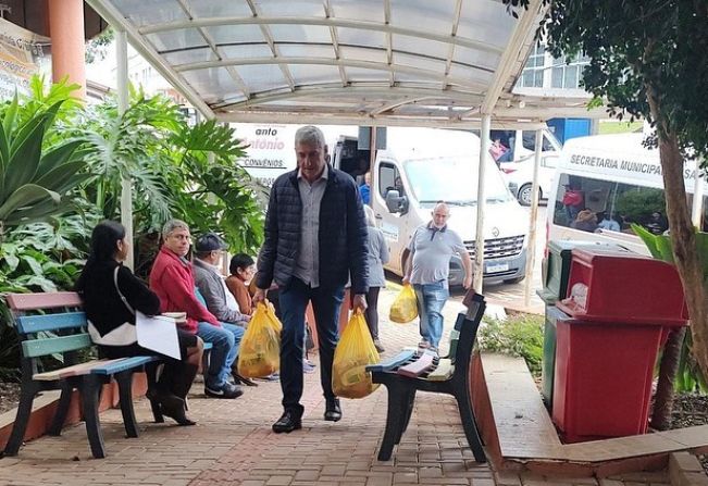 PREFEITURA DE TENENTE PORTELA DOA CESTAS BÁSICAS AO HOSPITAL SANTO ANTÔNIO