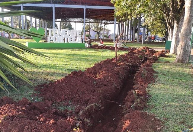 NOVA ILUMINAÇÃO DA PRAÇA DO IMIGRANTE COMEÇOU A SER INSTALADA