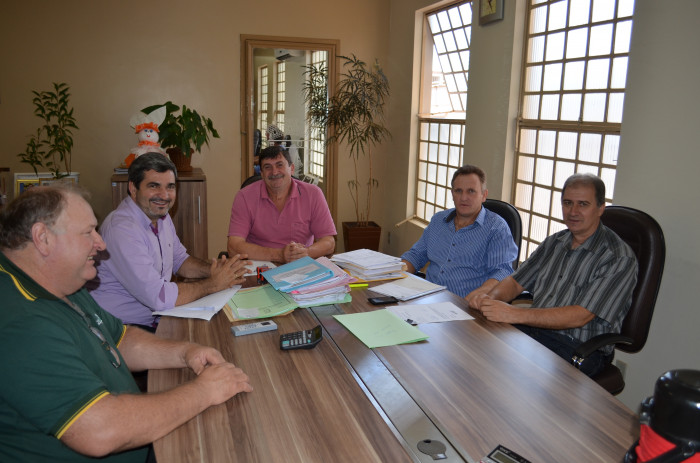 Prefeito recebe representantes do loteamento Nascer do Sol