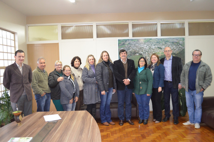Prefeito Elido da posse à nova Secretária de Assistência Social