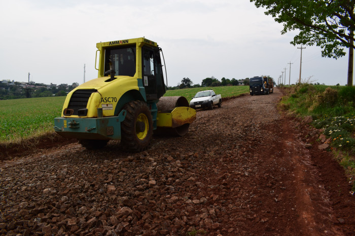 Estrada da  Perimetral recebe  Patrolamento e cascalhamento