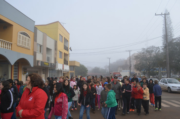 Foto - Abertura da Semana do Meio Ambiente com caminhada pelas ruas da cidade
