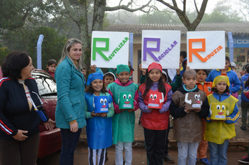 Foto - Abertura da Semana do Meio Ambiente com caminhada pelas ruas da cidade