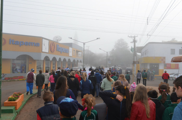 Foto - Abertura da Semana do Meio Ambiente com caminhada pelas ruas da cidade