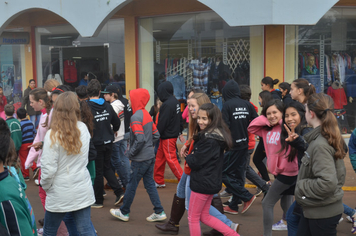 Foto - Abertura da Semana do Meio Ambiente com caminhada pelas ruas da cidade