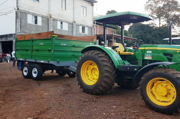 Foto - Associações de Produtores recebem equipamentos agrícolas