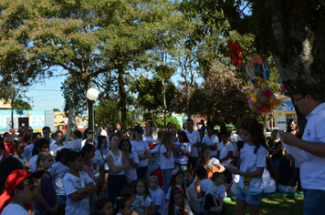 Foto - Caminhada do Dia Mundial da Água - Alunos da Escola Ayrton Senna
