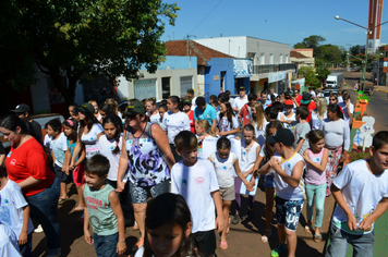 Foto - Caminhada do Dia Mundial da Água - Alunos da Escola Ayrton Senna