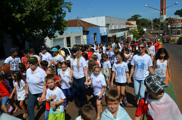 Foto - Caminhada do Dia Mundial da Água - Alunos da Escola Ayrton Senna