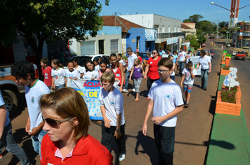 Foto - Caminhada do Dia Mundial da Água - Alunos da Escola Ayrton Senna