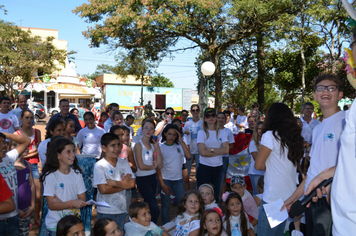 Foto - Caminhada do Dia Mundial da Água - Alunos da Escola Ayrton Senna